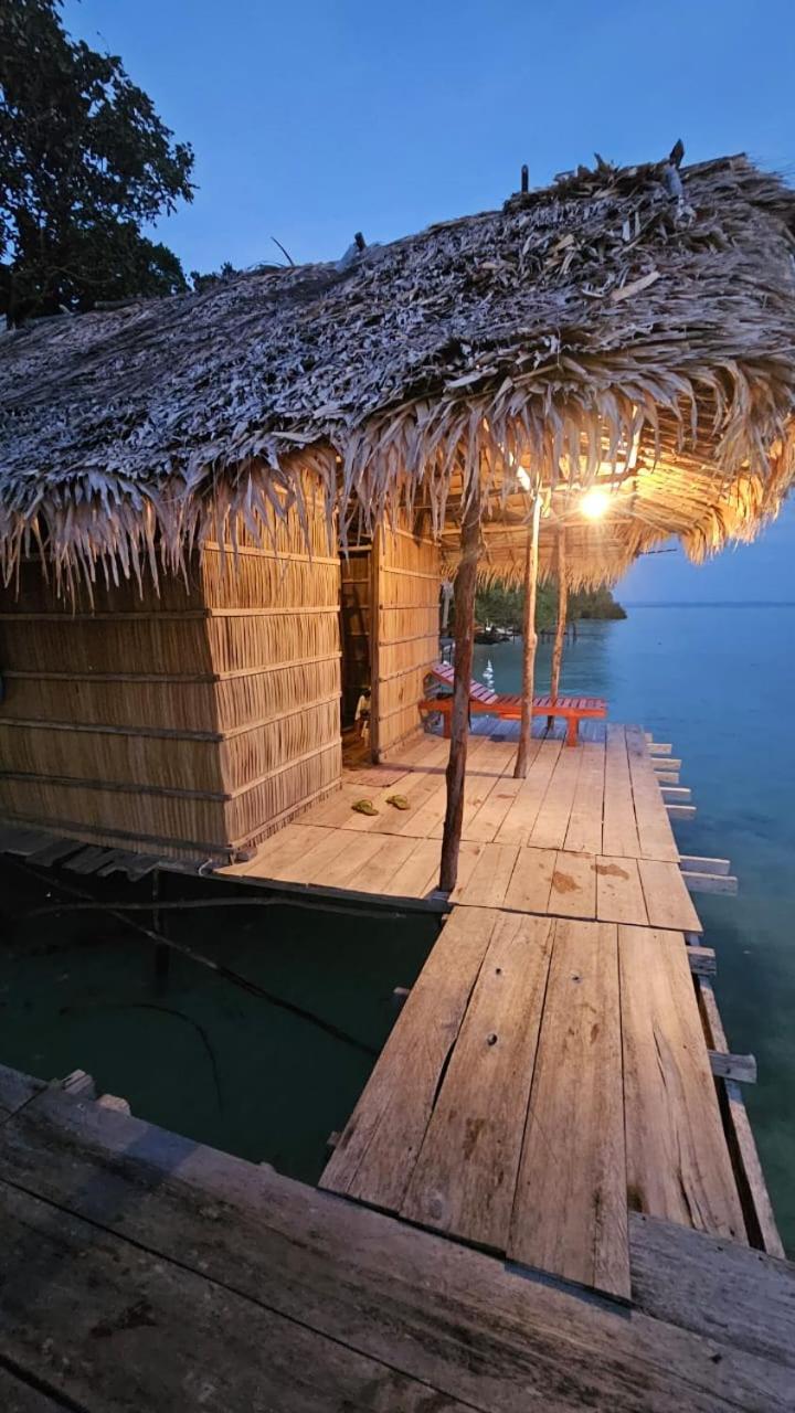 Coco Huts Guest House Waisai Экстерьер фото
